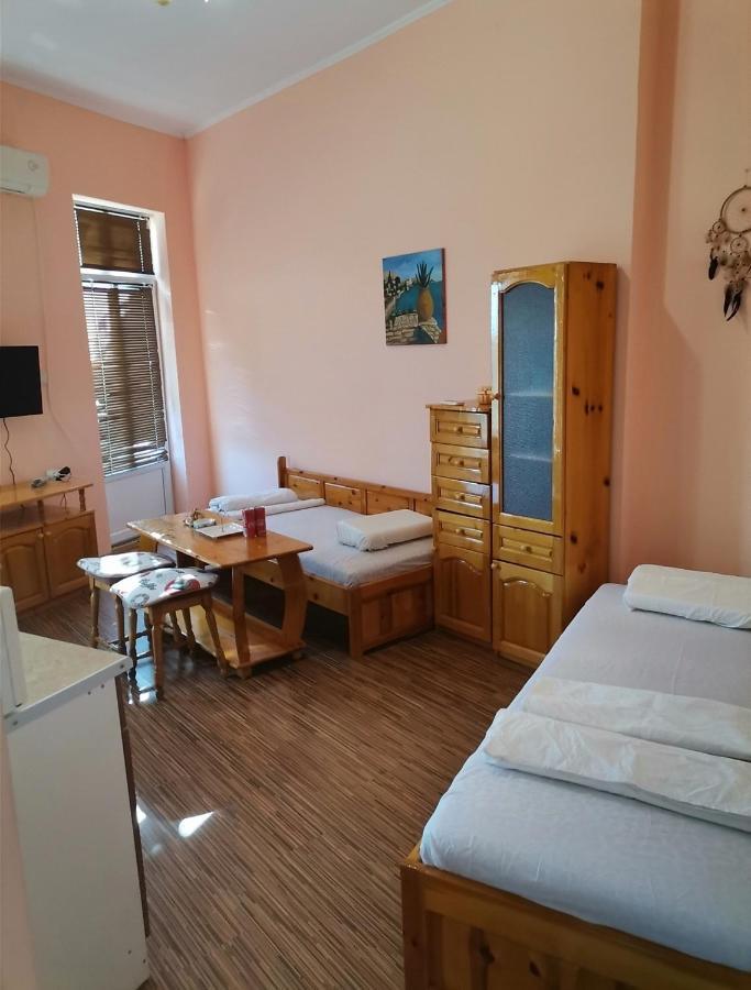 Matrona Guest House Balchik Bagian luar foto