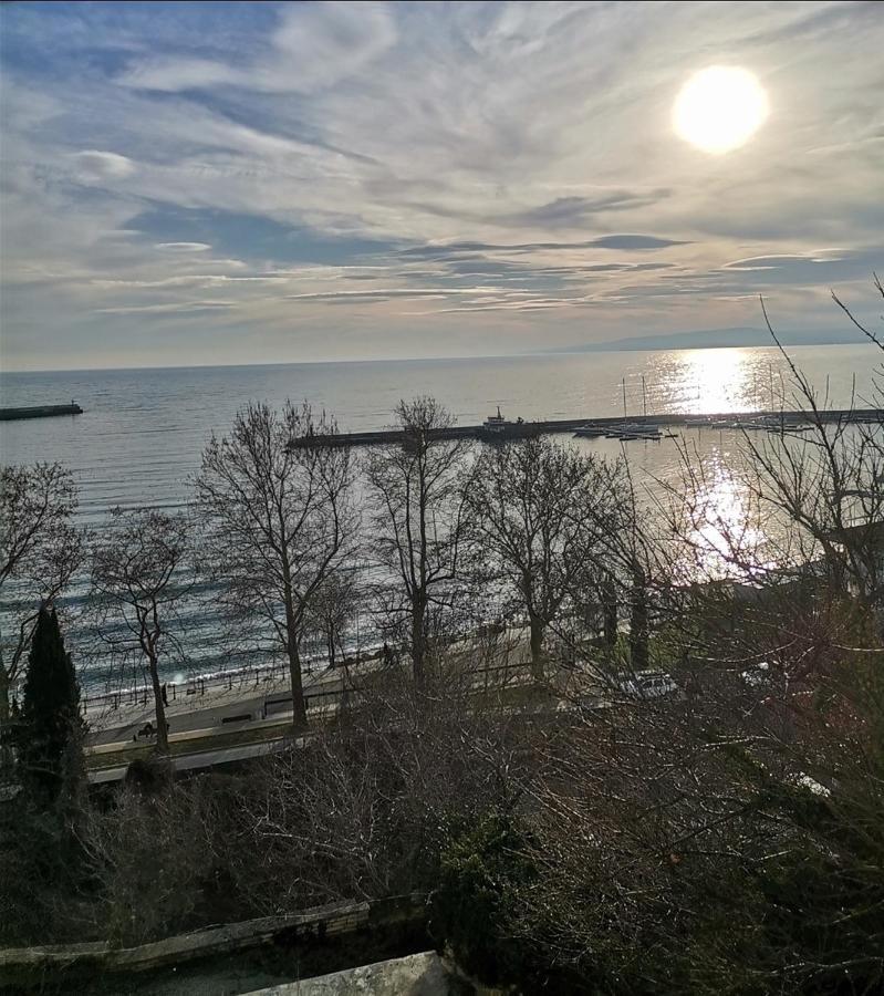 Matrona Guest House Balchik Bagian luar foto